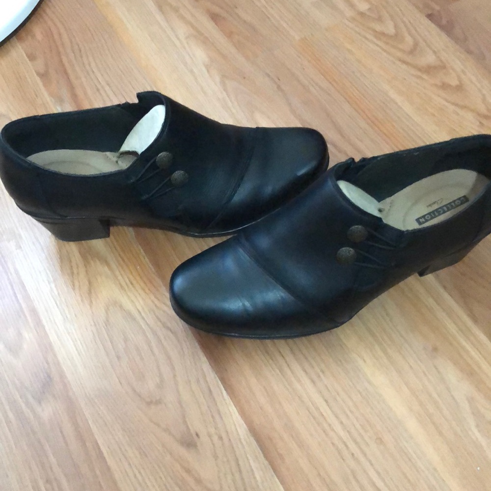 Clark’s Wide Width low top booties